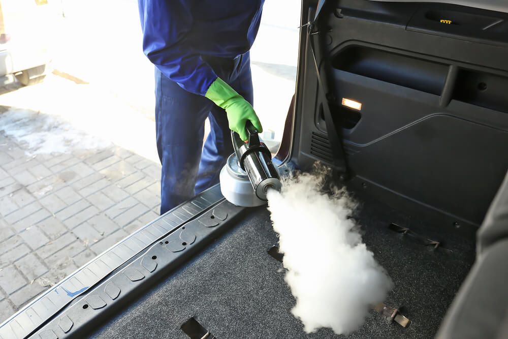 Sprzątanie samochodu przy użyciu myjni parowej?