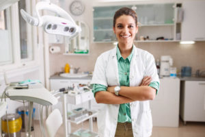 Dlaczego warto leczyć zęby w klinice wielospecjalistycznej?