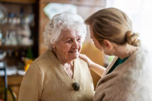 Opieka nad seniorem – jak zadbać o najbliższych?